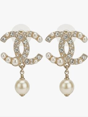 Chanel Earr.Hallmarked